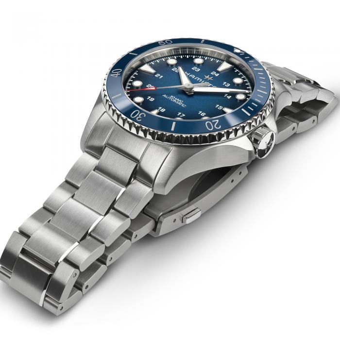 Khaki Navy Scuba Auto - Blue dial - stainless steel bracelet