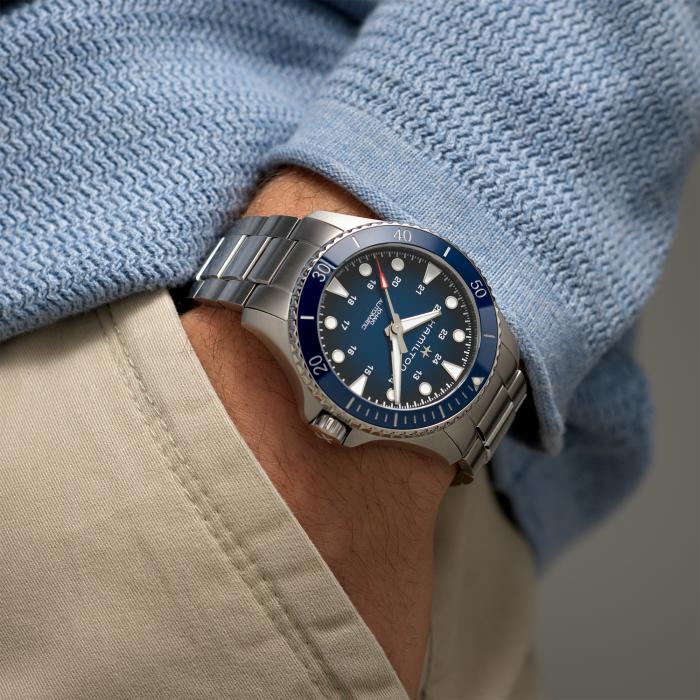 Khaki Navy Scuba Auto - Blue dial - stainless steel bracelet