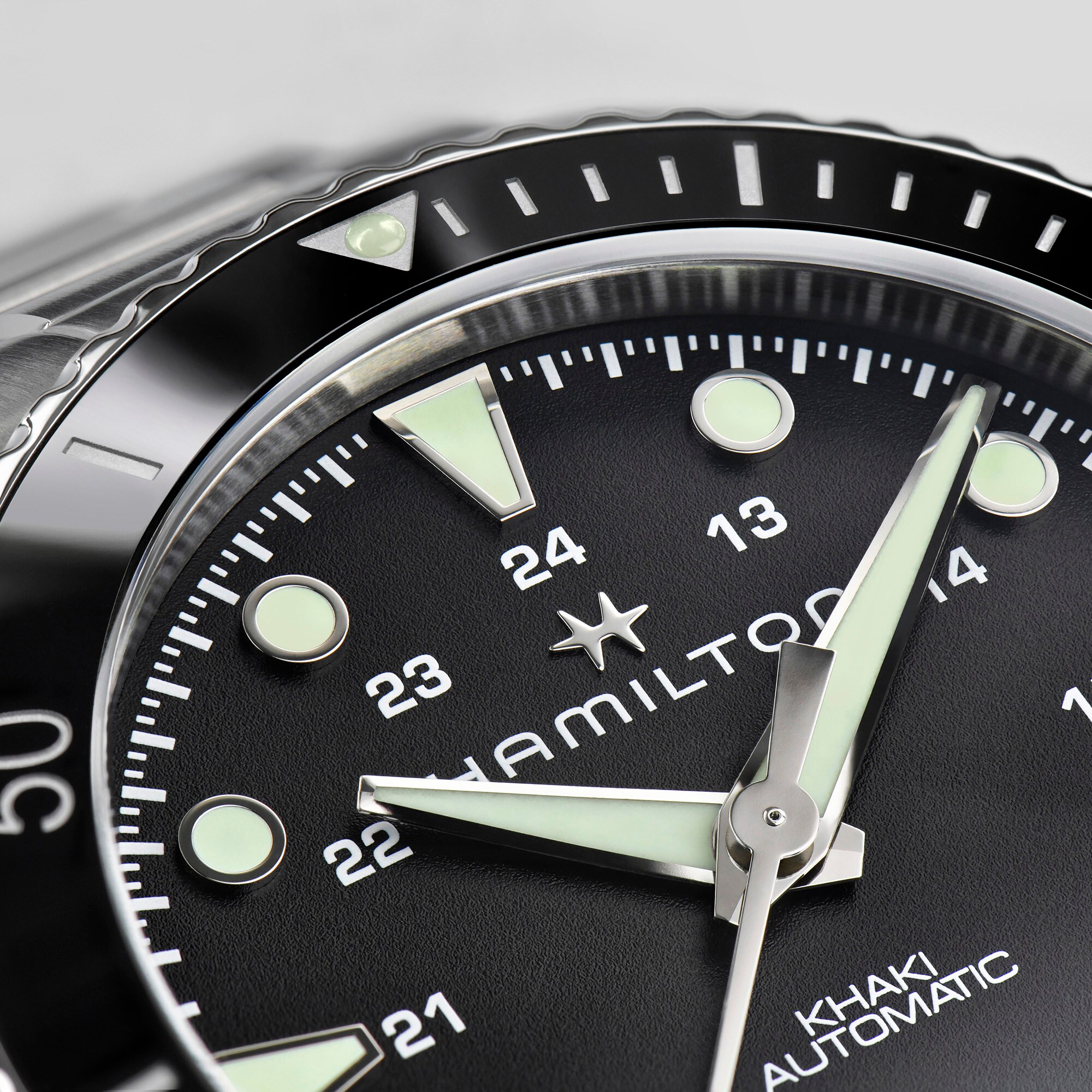 ハミルトン HAMILTON 腕時計 メンズ H82515130 カーキ ネイビー スキューバ オート 43mm KHAKI NAVY SCUBA AUTO 43mm 自動巻き（H-10/手巻き付） ブラックxシルバー アナログ表示