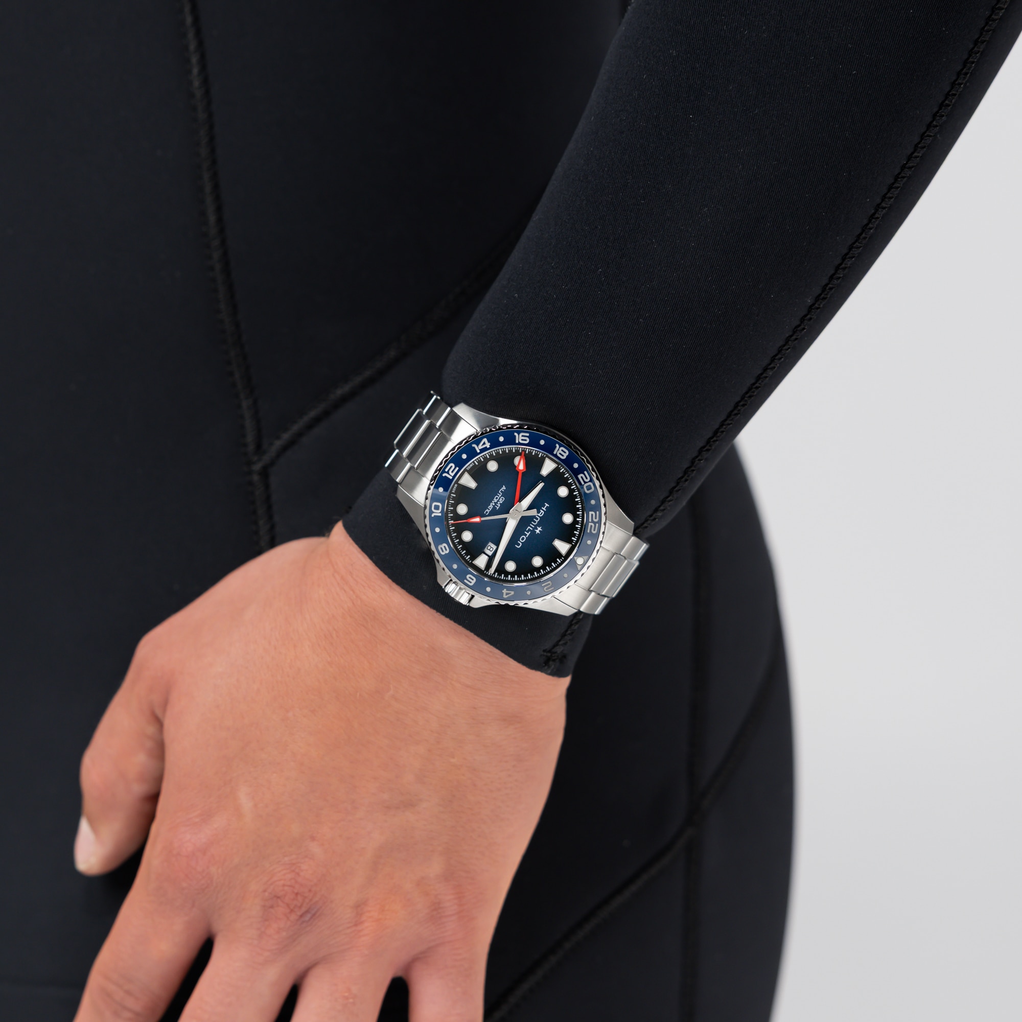 カーキ ネイビー スキューバ GMT | Hamilton Watch - H82535140