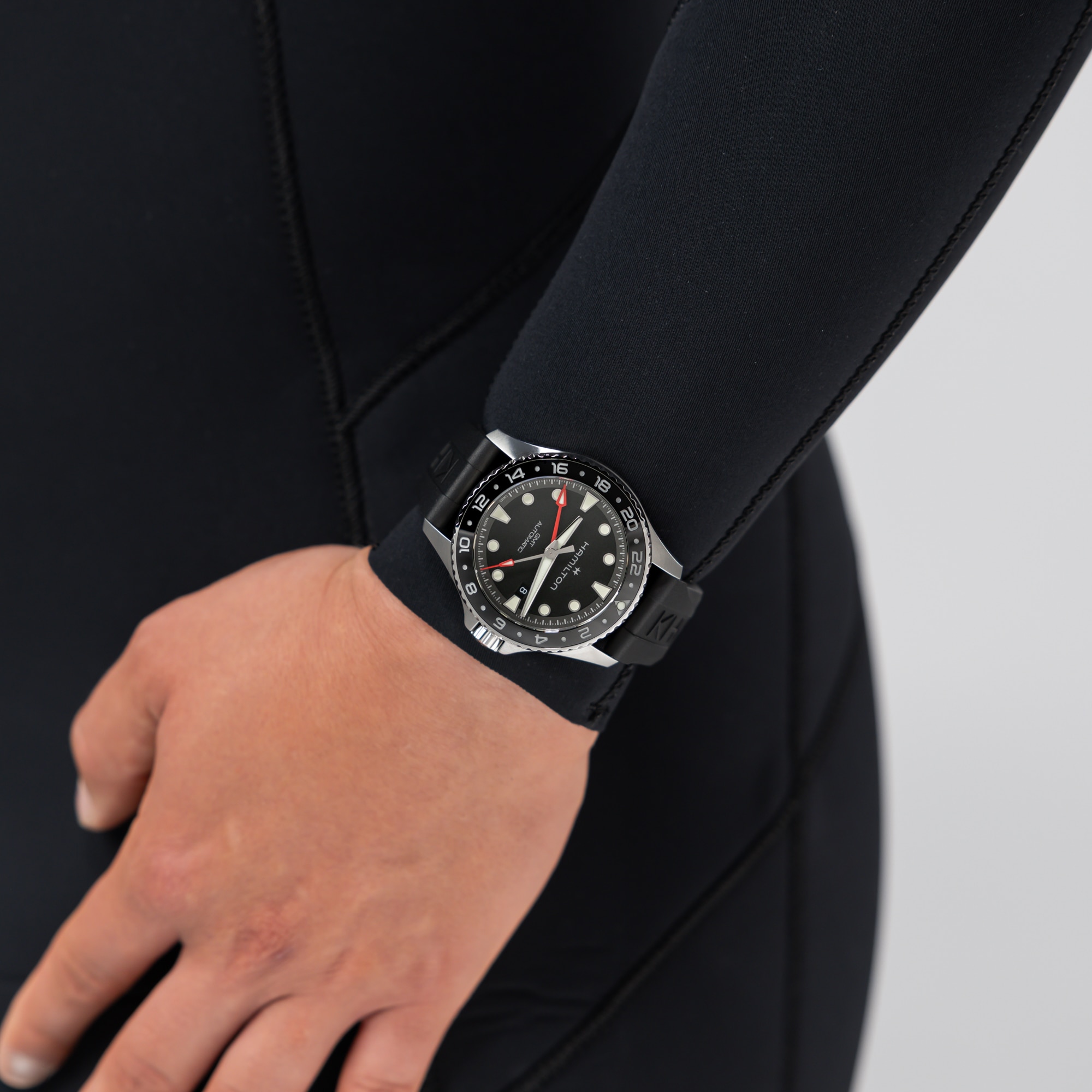 HAMILTON Khaki 自動巻き腕時計 ブラック Khaki Navy Scuba Auto GMT 43mm | Hamilton Watch - H82555330