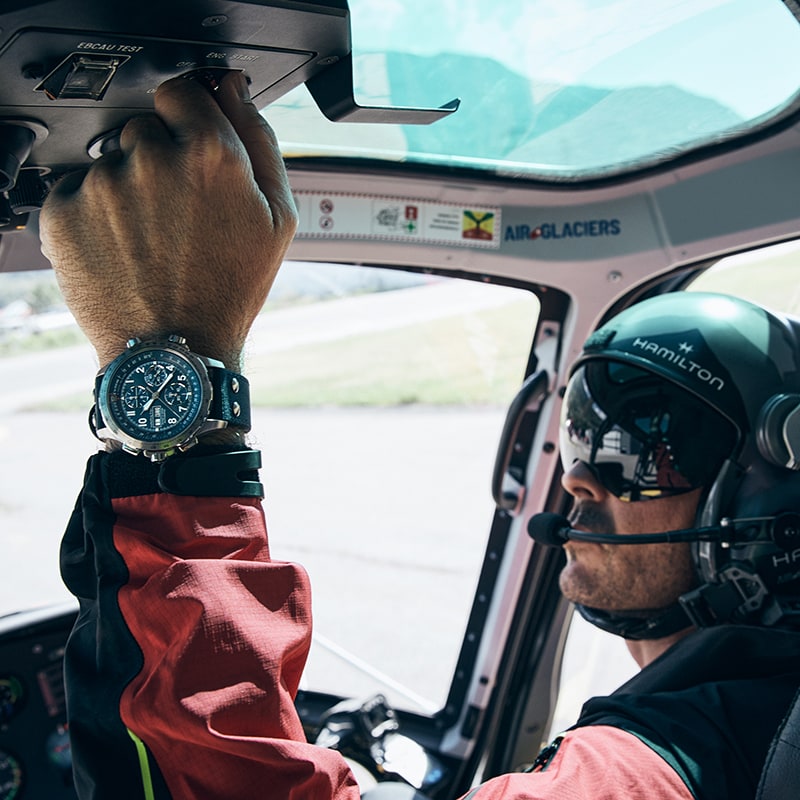 В ходе спасательной авиационной миссии часы могут изменить жизнь